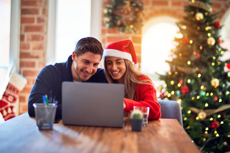 Zwei Teilnehmer beim Online-Weihnachtskrimi